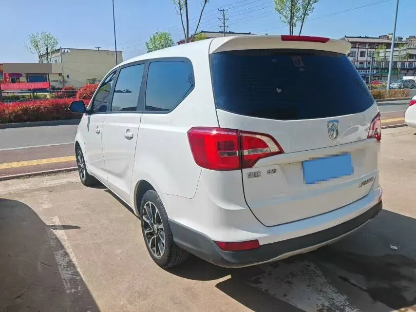 2016 BaoJun 730 1.5L 112HP L4 5MT,autocango,china used car exporter,china ev exporter,chinese used car exporter,chinese used ev exporter
