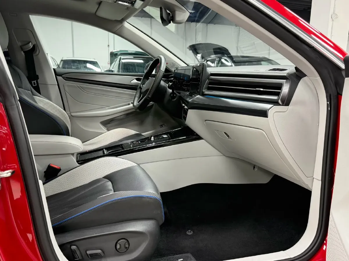 2022 Skoda Superb 2.0T 186HP L4 7DCT,autocango,china used car exporter,china ev exporter,chinese used car exporter,chinese used ev exporter