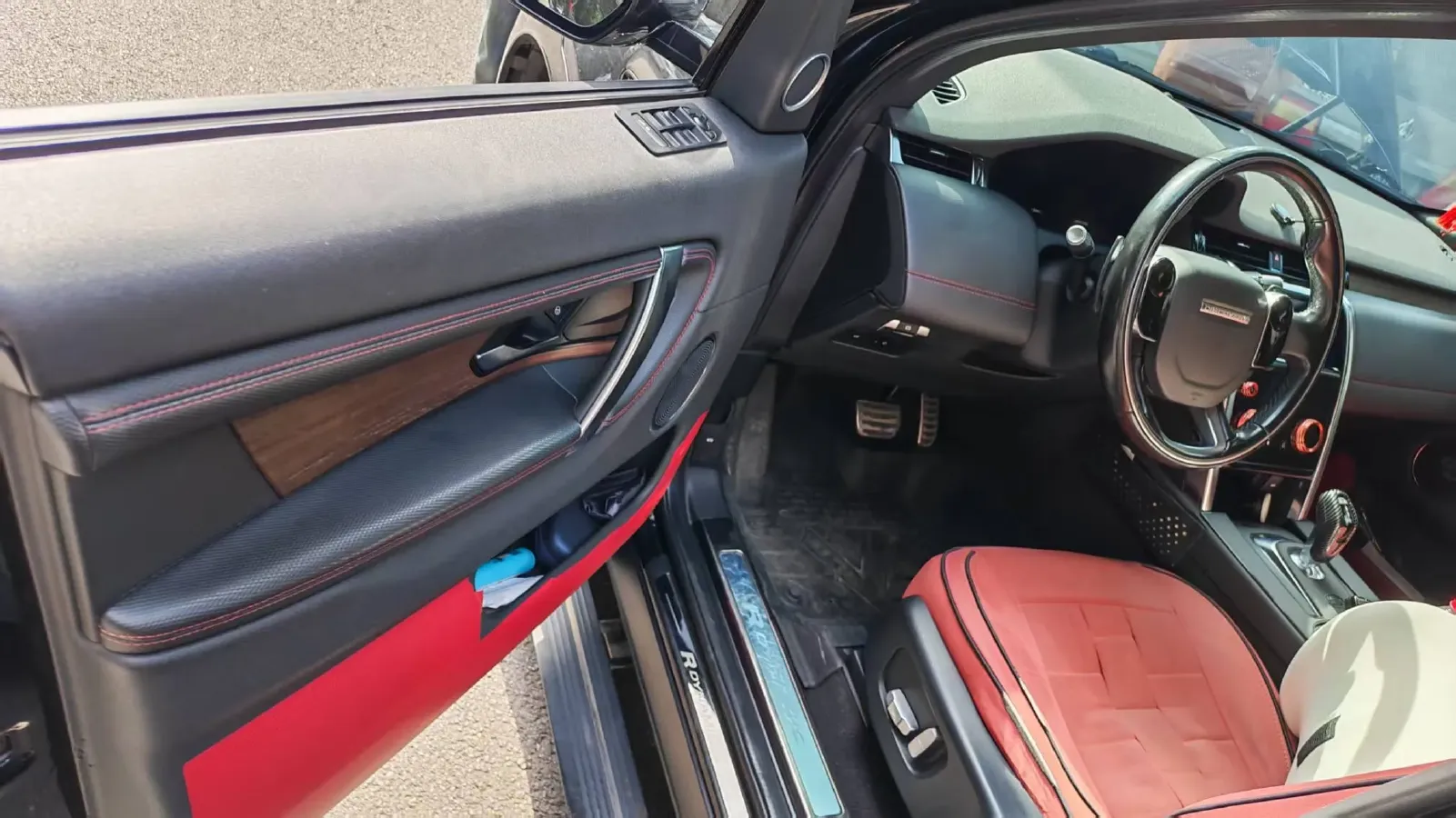 2020 Land Rover Discovery Sport 2.0T 249HP L4 9AT,autocango,china used car exporter,china ev exporter,chinese used car exporter,chinese used ev exporter