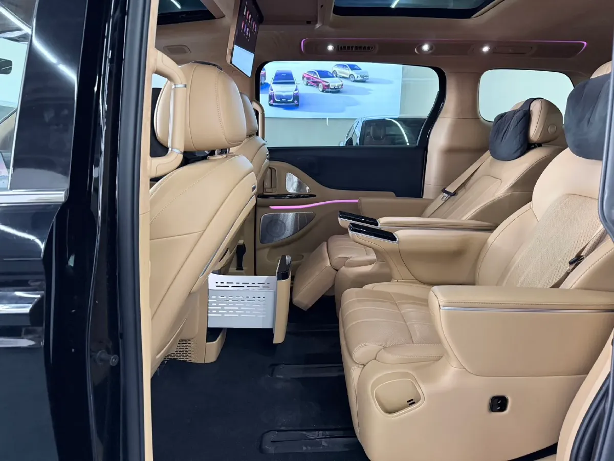 2025 Voyah Dream 1.5T 150HP L4 PHEV 41.7KWH,autocango,china used car exporter,china ev exporter,chinese used car exporter,chinese used ev exporter