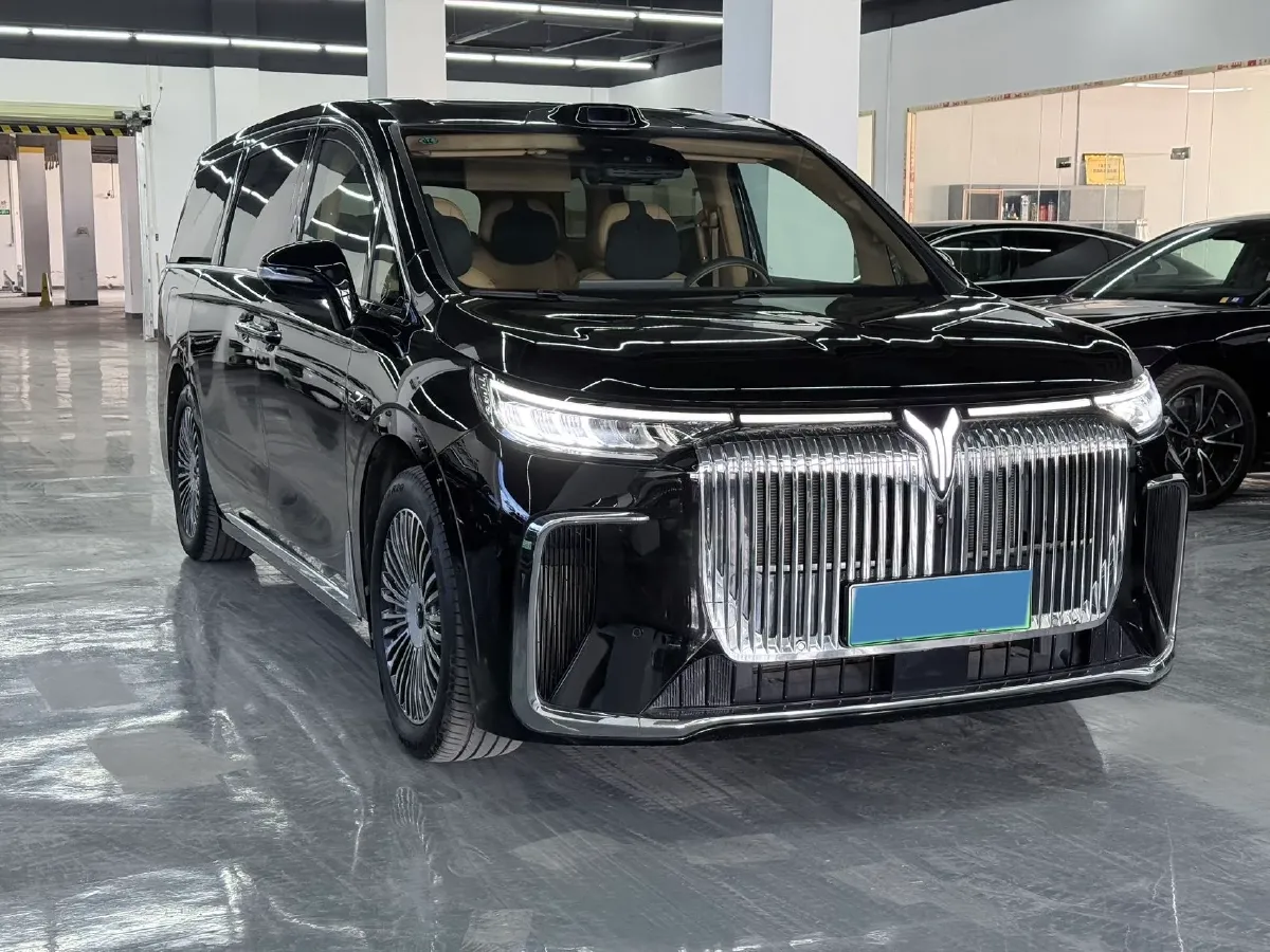 2025 Voyah Dream 1.5T 150HP L4 PHEV 41.7KWH,autocango,china used car exporter,china ev exporter,chinese used car exporter,chinese used ev exporter