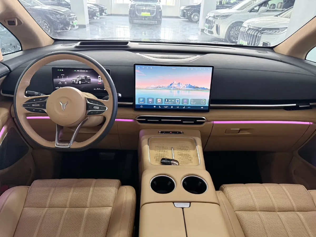 2025 Voyah Dream 1.5T 150HP L4 PHEV 41.7KWH,autocango,china used car exporter,china ev exporter,chinese used car exporter,chinese used ev exporter