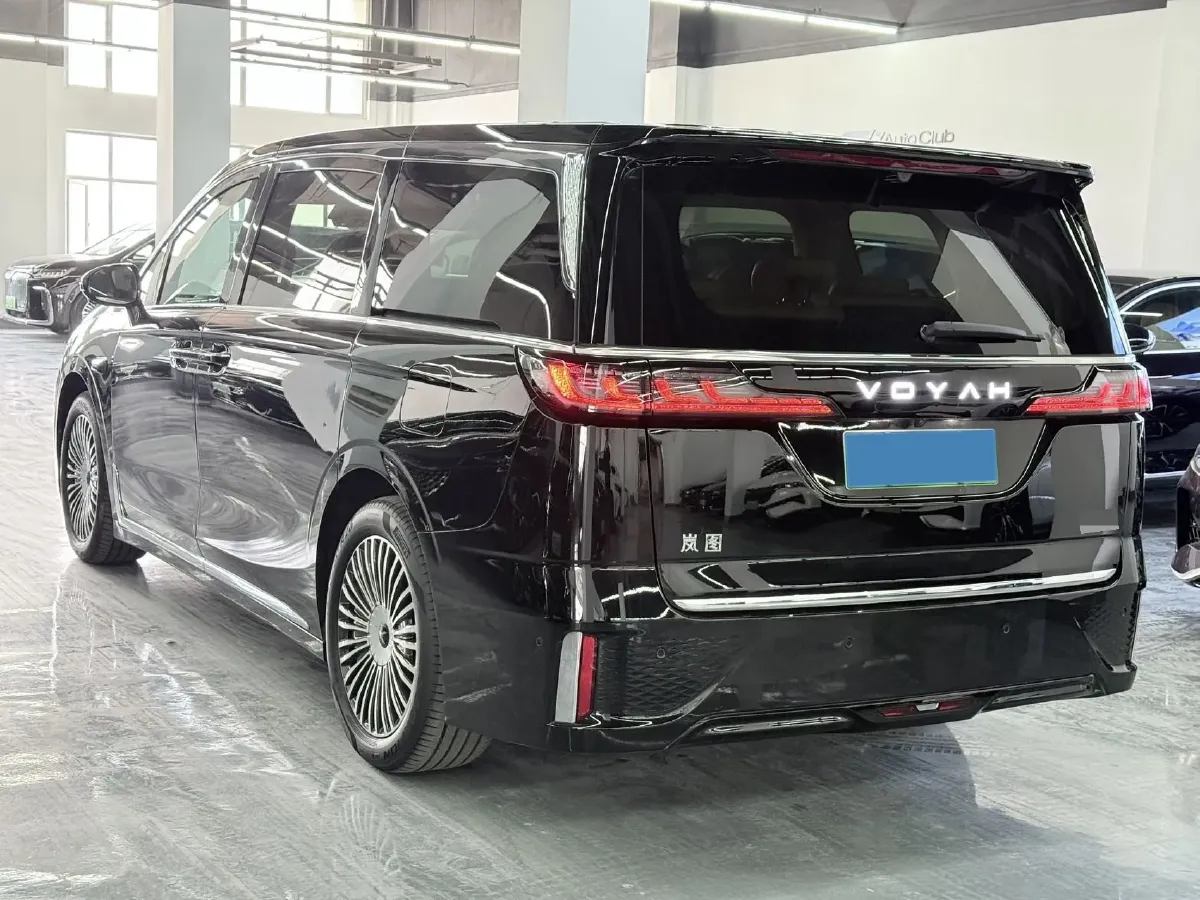 2025 Voyah Dream 1.5T 150HP L4 PHEV 41.7KWH,autocango,china used car exporter,china ev exporter,chinese used car exporter,chinese used ev exporter