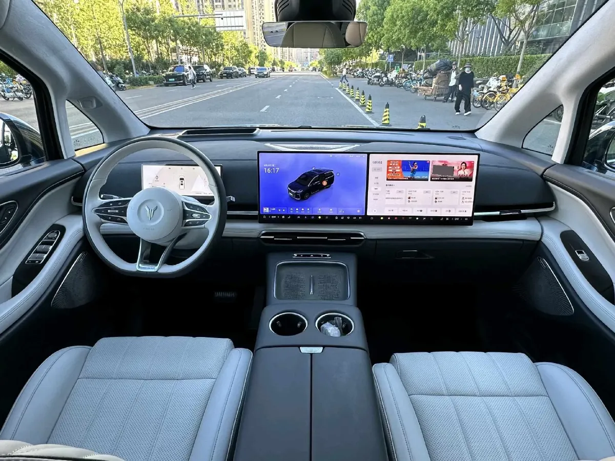 2025 Voyah Dream 1.5T 150HP L4 PHEV 41.7KWH,autocango,china used car exporter,china ev exporter,chinese used car exporter,chinese used ev exporter