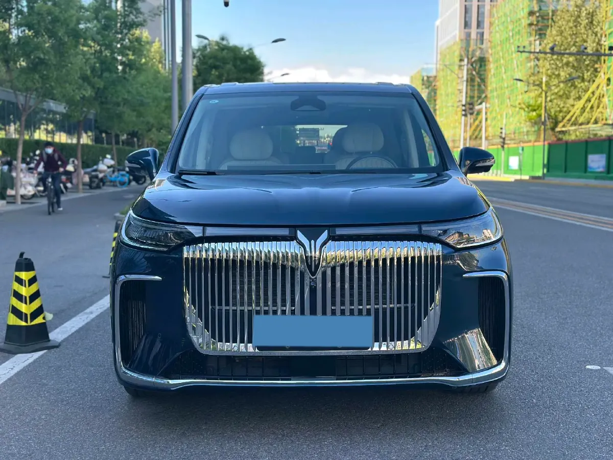 2025 Voyah Dream 1.5T 150HP L4 PHEV 41.7KWH,autocango,china used car exporter,china ev exporter,chinese used car exporter,chinese used ev exporter