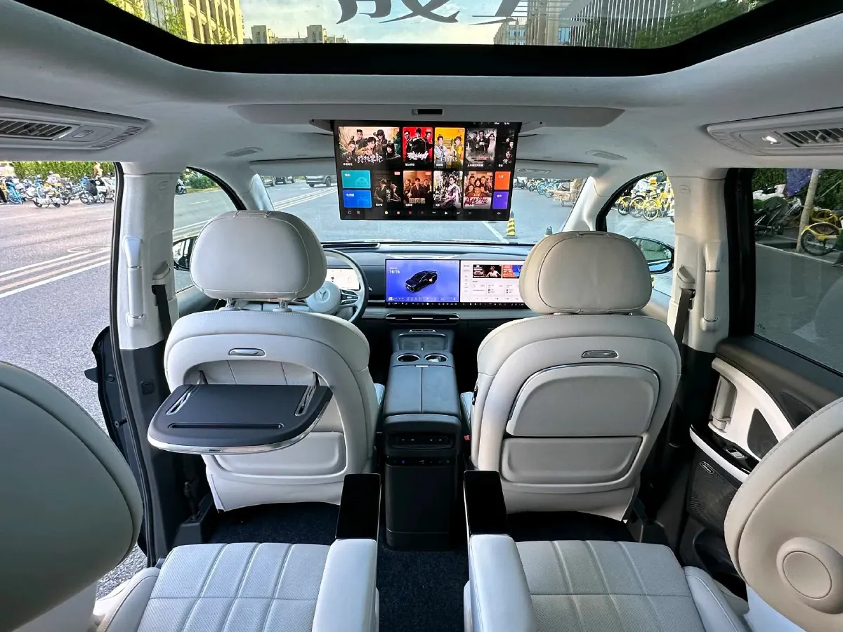 2025 Voyah Dream 1.5T 150HP L4 PHEV 41.7KWH,autocango,china used car exporter,china ev exporter,chinese used car exporter,chinese used ev exporter