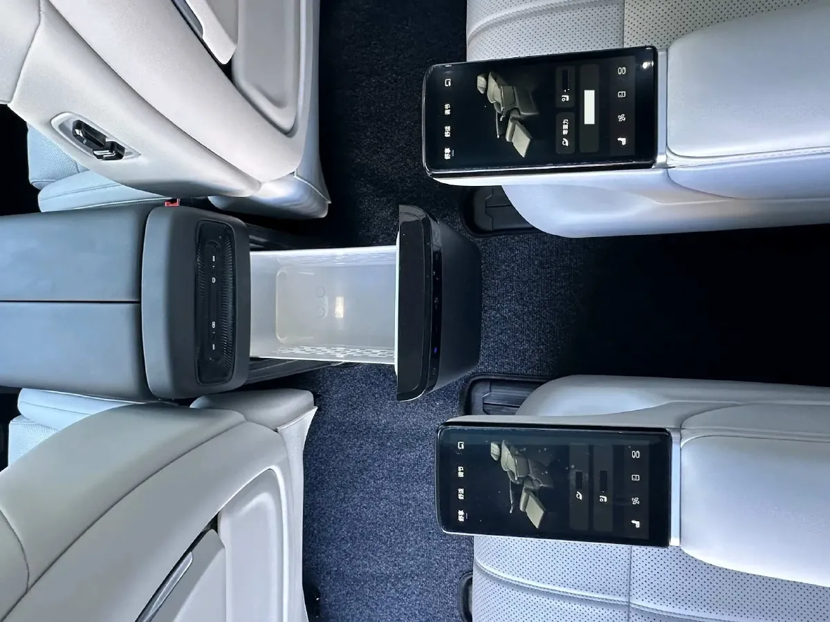 2025 Voyah Dream 1.5T 150HP L4 PHEV 41.7KWH,autocango,china used car exporter,china ev exporter,chinese used car exporter,chinese used ev exporter