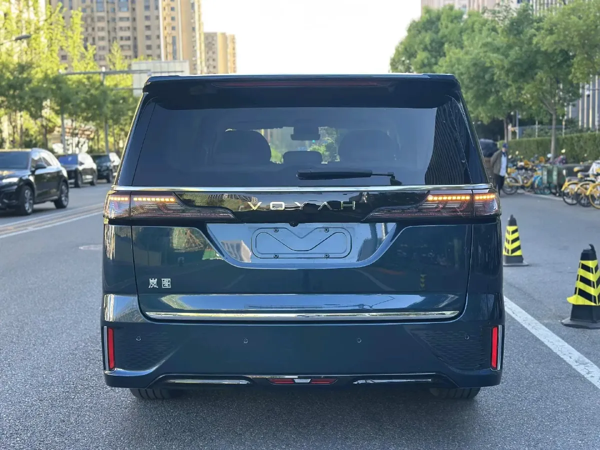 2025 Voyah Dream 1.5T 150HP L4 PHEV 41.7KWH,autocango,china used car exporter,china ev exporter,chinese used car exporter,chinese used ev exporter