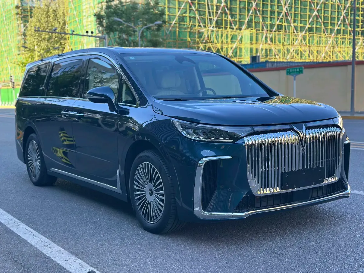 2025 Voyah Dream 1.5T 150HP L4 PHEV 41.7KWH,autocango,china used car exporter,china ev exporter,chinese used car exporter,chinese used ev exporter