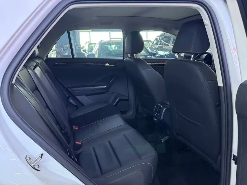 2022 Volkswagen T-Roc 1.4T 150HP L4 7DCT,autocango,china used car exporter,china ev exporter,chinese used car exporter,chinese used ev exporter