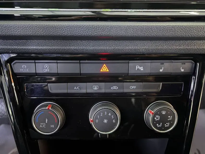 2022 Volkswagen T-Roc 1.4T 150HP L4 7DCT,autocango,china used car exporter,china ev exporter,chinese used car exporter,chinese used ev exporter