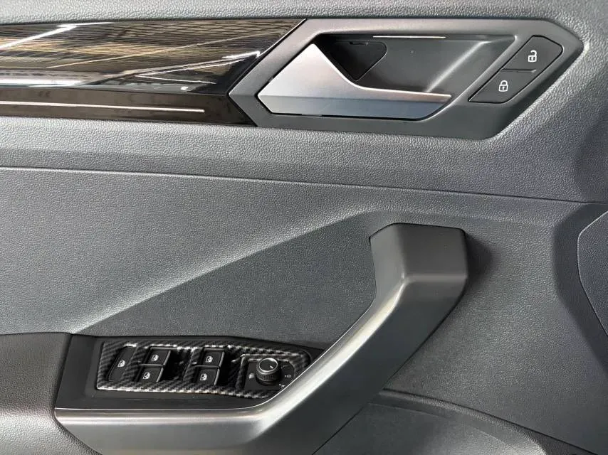 2022 Volkswagen T-Roc 1.4T 150HP L4 7DCT,autocango,china used car exporter,china ev exporter,chinese used car exporter,chinese used ev exporter