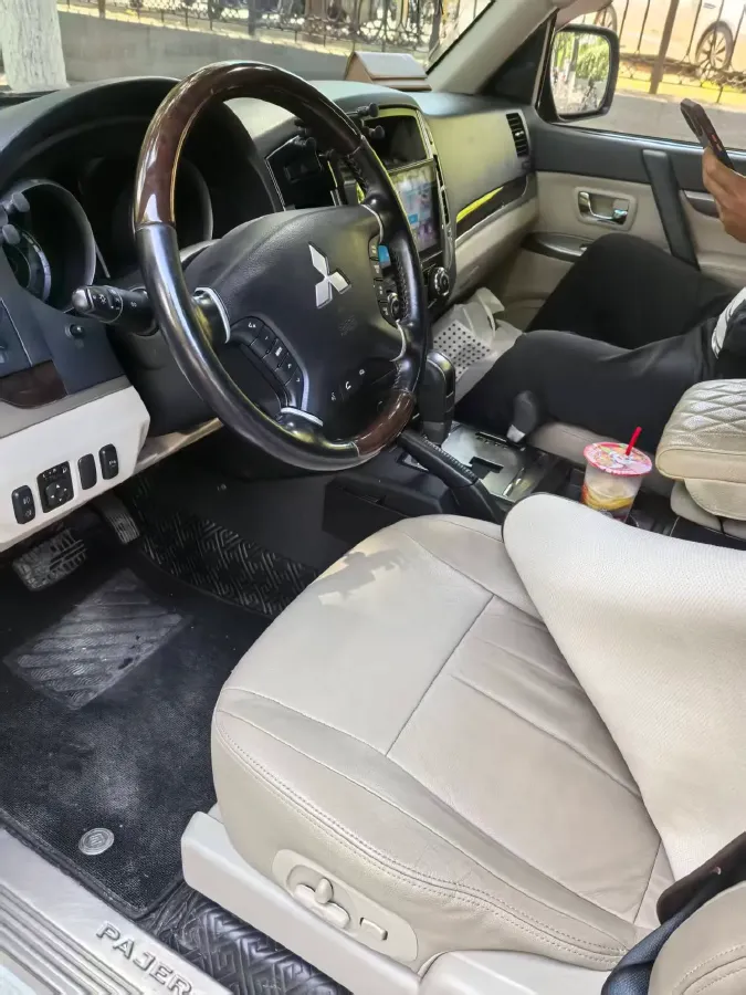 2019 Mitsubishi Pajero 3.0L 174HP V6 5AT,autocango,china used car exporter,china ev exporter,chinese used car exporter,chinese used ev exporter