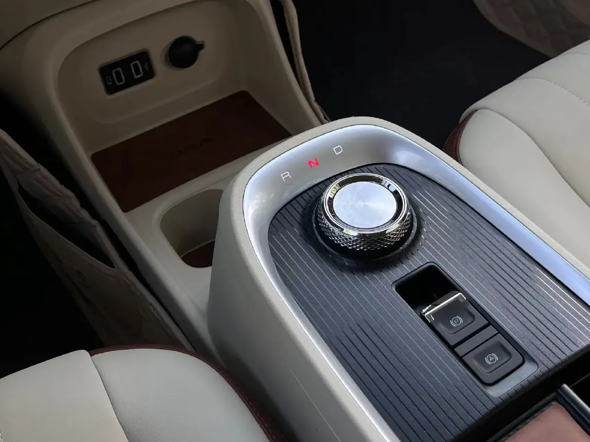 2022 ChangAn Oshan X7 Plus 1.5T 188HP L4 7DCT,autocango,china used car exporter,china ev exporter,chinese used car exporter,chinese used ev exporter