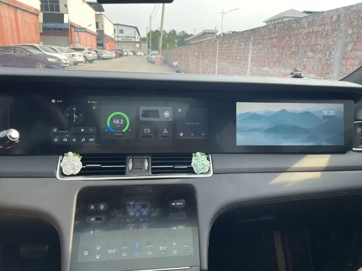 2021 Li ONE Range Extended 131HP REEV 40.5KWH,autocango,china used car exporter,china ev exporter,chinese used car exporter,chinese used ev exporter