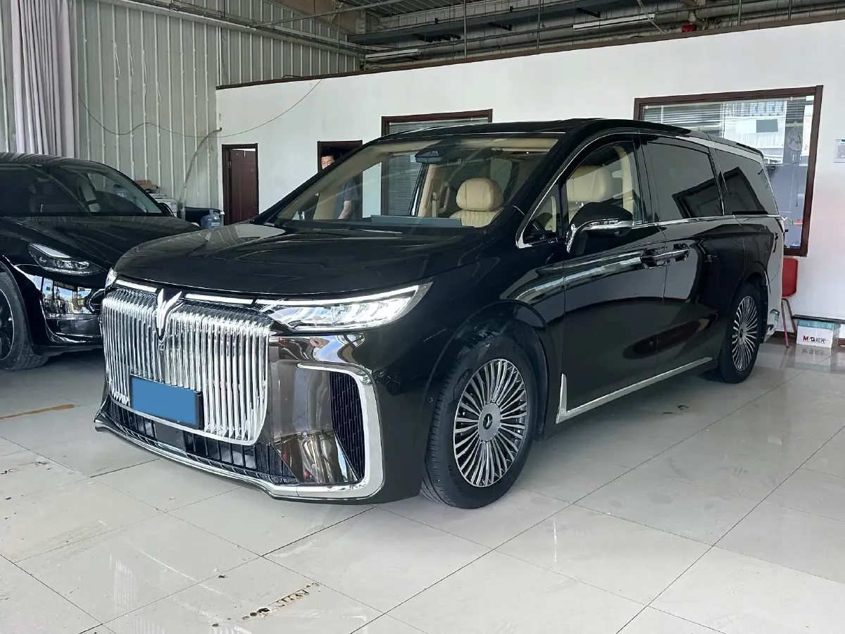 2025 Voyah Dream 1.5T 150HP L4 PHEV 41.7KWH,autocango,china used car exporter,china ev exporter,chinese used car exporter,chinese used ev exporter