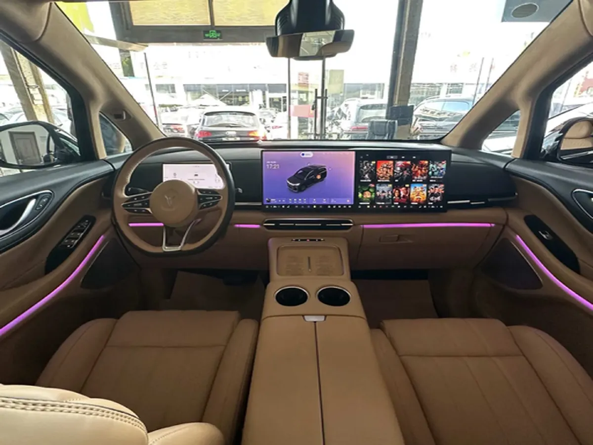 2025 Voyah Dream 1.5T 150HP L4 PHEV 41.7KWH,autocango,china used car exporter,china ev exporter,chinese used car exporter,chinese used ev exporter