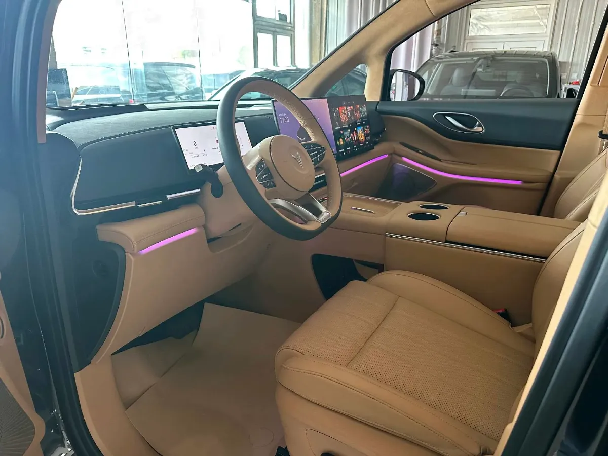 2025 Voyah Dream 1.5T 150HP L4 PHEV 41.7KWH,autocango,china used car exporter,china ev exporter,chinese used car exporter,chinese used ev exporter