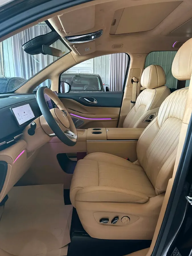 2025 Voyah Dream 1.5T 150HP L4 PHEV 41.7KWH,autocango,china used car exporter,china ev exporter,chinese used car exporter,chinese used ev exporter