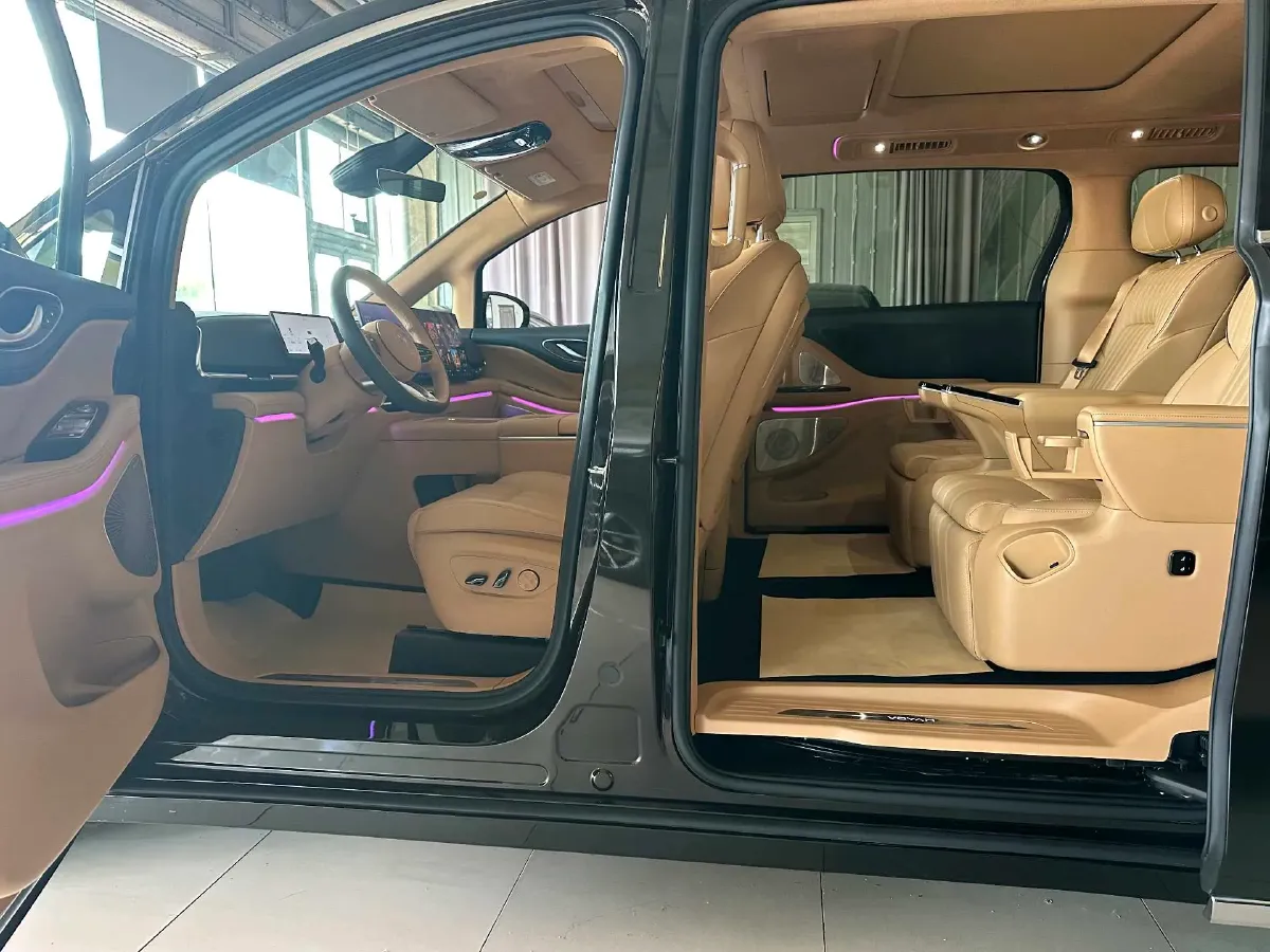 2025 Voyah Dream 1.5T 150HP L4 PHEV 41.7KWH,autocango,china used car exporter,china ev exporter,chinese used car exporter,chinese used ev exporter