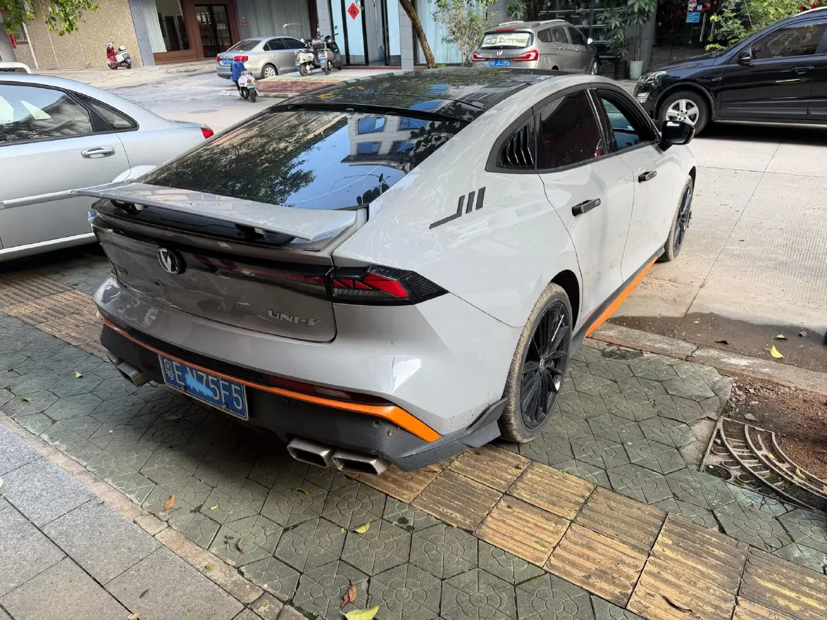 2024 ChangAn UNI-V 1.5T 188HP L4 7DCT,autocango,china used car exporter,china ev exporter,chinese used car exporter,chinese used ev exporter