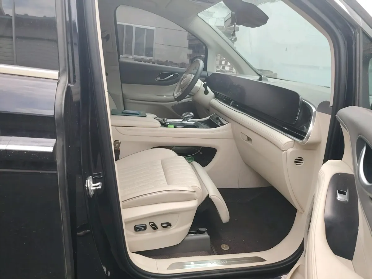 2022 Voyah Dream 1.5T 136HP L4 PHEV 25.57KWH,autocango,china used car exporter,china ev exporter,chinese used car exporter,chinese used ev exporter