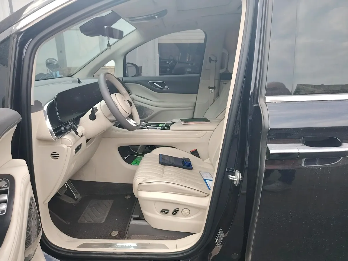 2022 Voyah Dream 1.5T 136HP L4 PHEV 25.57KWH,autocango,china used car exporter,china ev exporter,chinese used car exporter,chinese used ev exporter