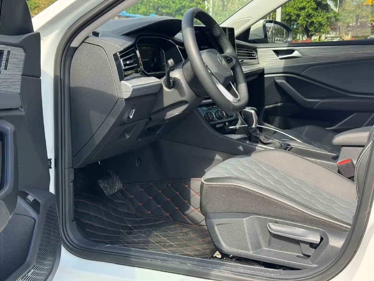 2025 Volkswagen Sagitar 1.5T 160HP L4 7DCT,autocango,china used car exporter,china ev exporter,chinese used car exporter,chinese used ev exporter