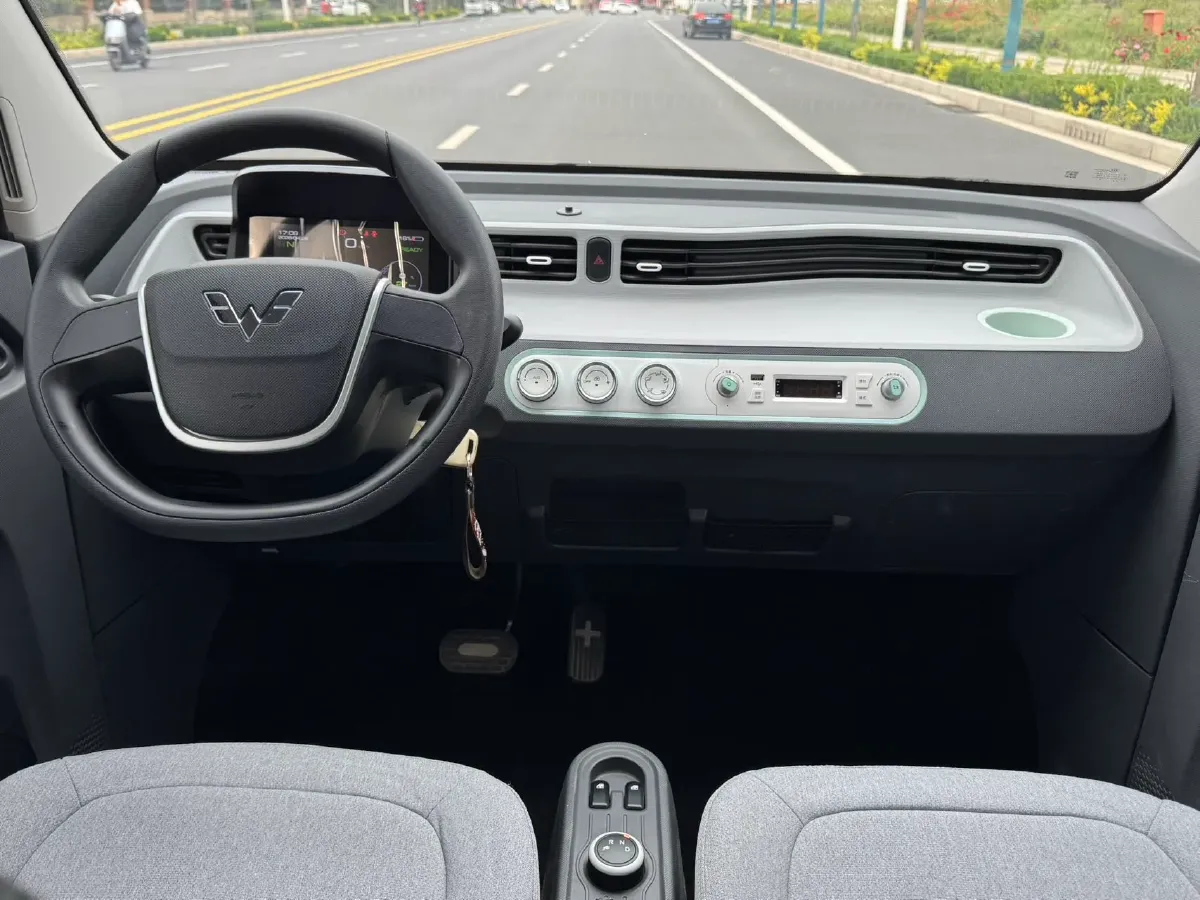 2021 WuLing HongGuang MINI EV BEV 13.9KWH,autocango,china used car exporter,china ev exporter,chinese used car exporter,chinese used ev exporter