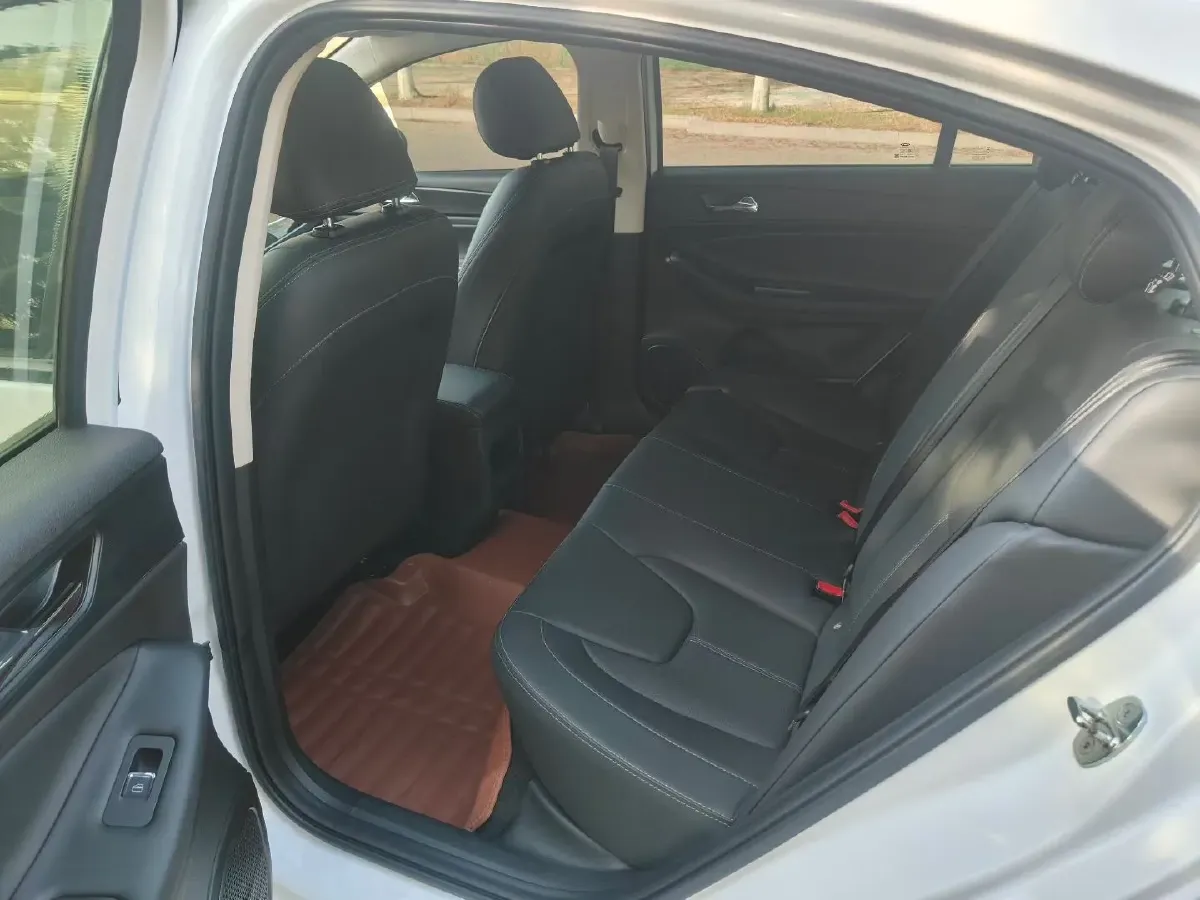 2021 Chery Arrizo 5 Plus 1.5L 116HP L4 5MT,autocango,china used car exporter,china ev exporter,chinese used car exporter,chinese used ev exporter