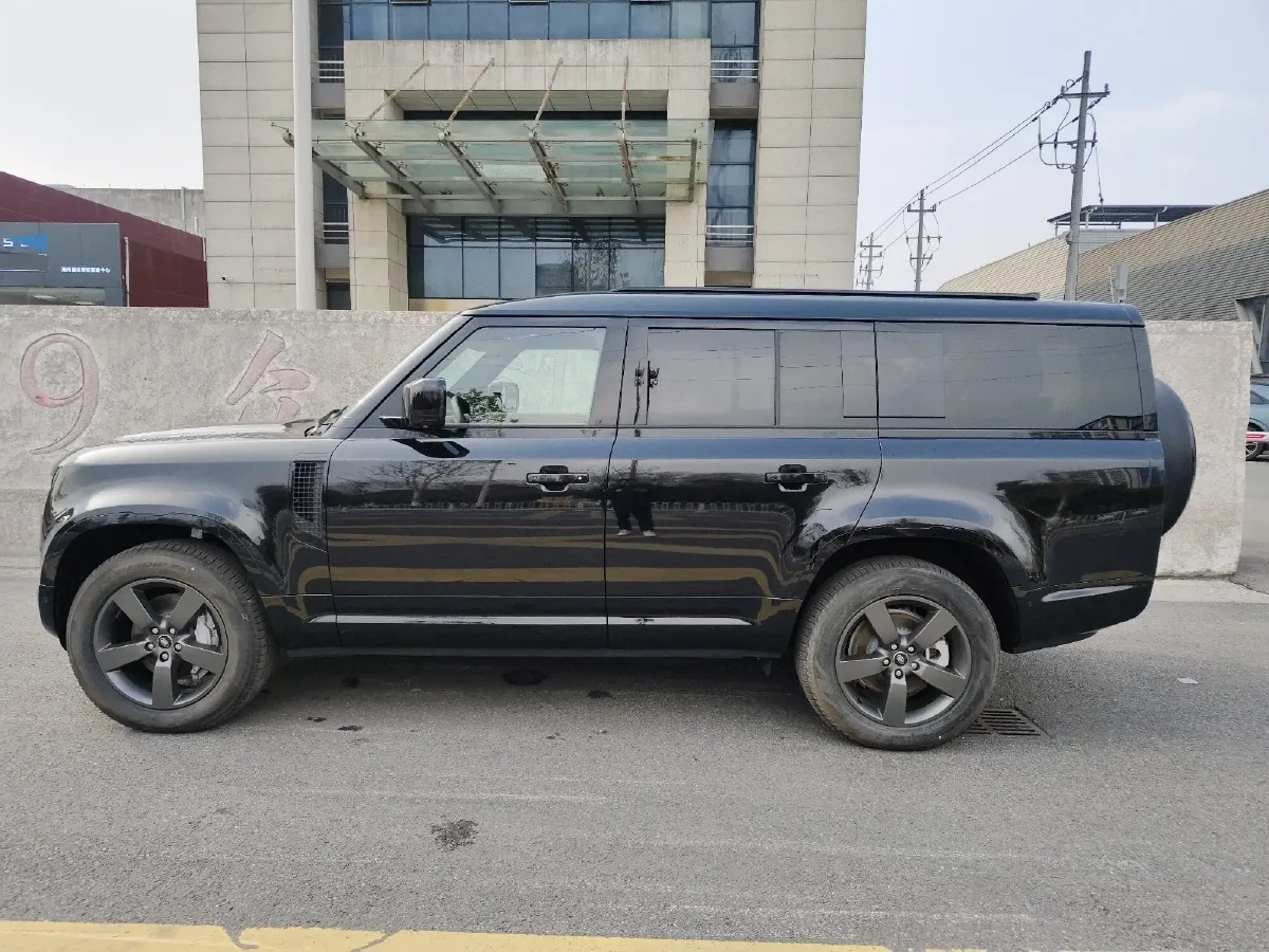 2025 Land Rover Defender 3.0T 400HP L6 8AT,autocango,china used car exporter,china ev exporter,chinese used car exporter,chinese used ev exporter