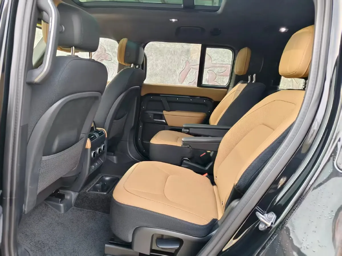 2025 Land Rover Defender 3.0T 400HP L6 8AT,autocango,china used car exporter,china ev exporter,chinese used car exporter,chinese used ev exporter