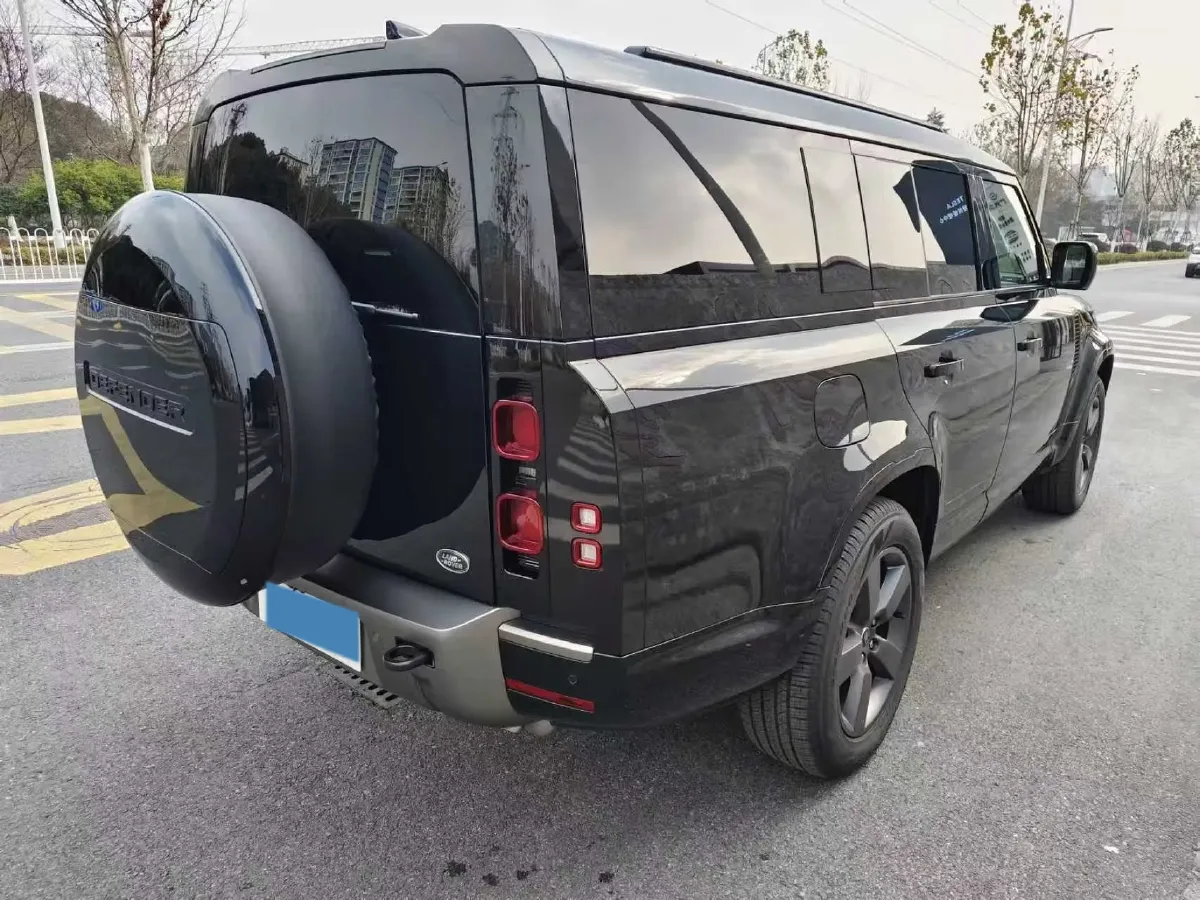 2025 Land Rover Defender 3.0T 400HP L6 8AT,autocango,china used car exporter,china ev exporter,chinese used car exporter,chinese used ev exporter