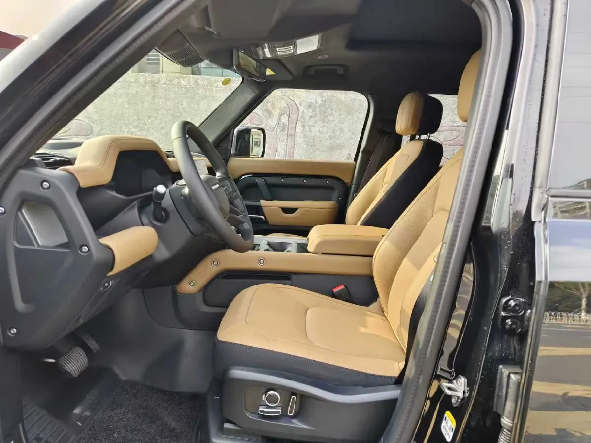 2025 Land Rover Defender 3.0T 400HP L6 8AT,autocango,china used car exporter,china ev exporter,chinese used car exporter,chinese used ev exporter