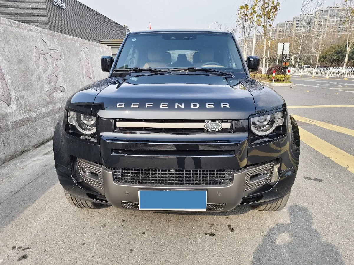 2025 Land Rover Defender 3.0T 400HP L6 8AT,autocango,china used car exporter,china ev exporter,chinese used car exporter,chinese used ev exporter