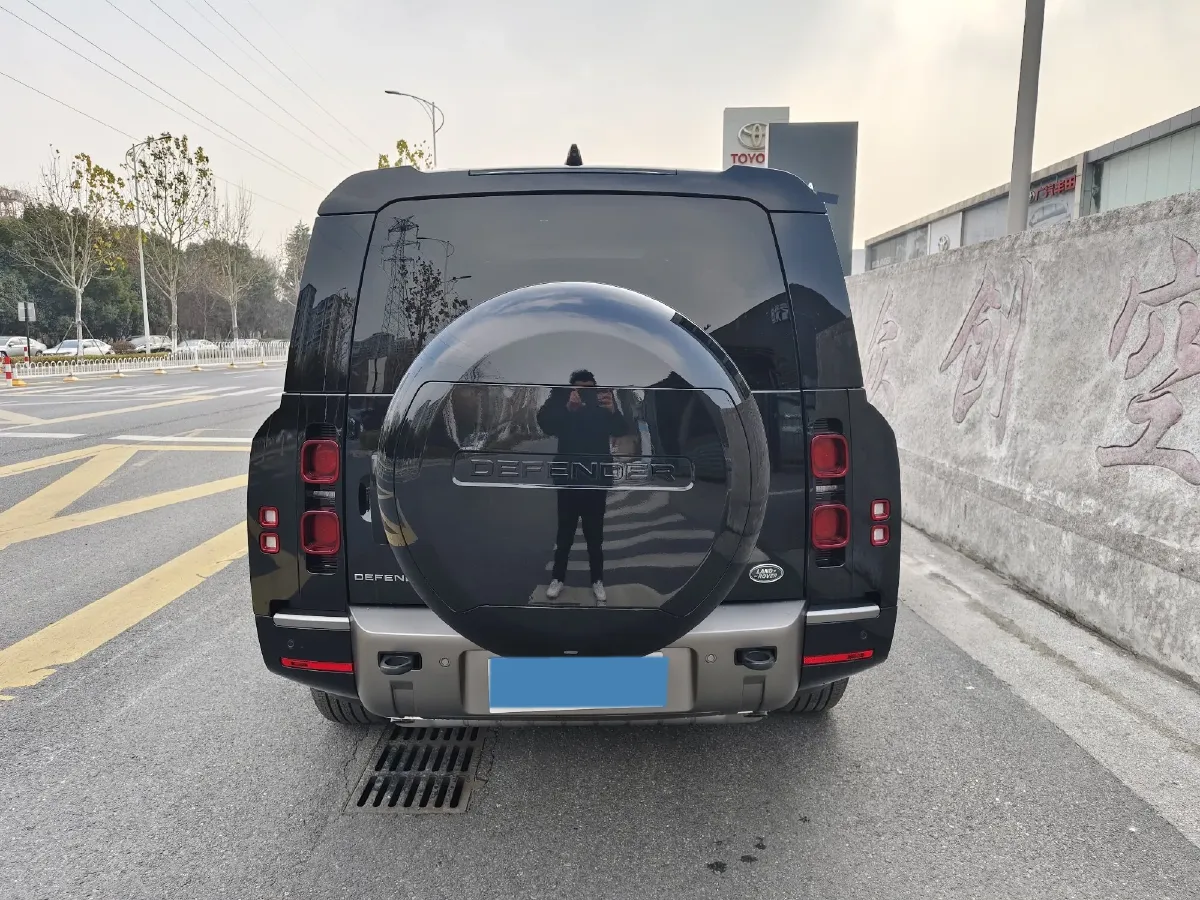 2025 Land Rover Defender 3.0T 400HP L6 8AT,autocango,china used car exporter,china ev exporter,chinese used car exporter,chinese used ev exporter