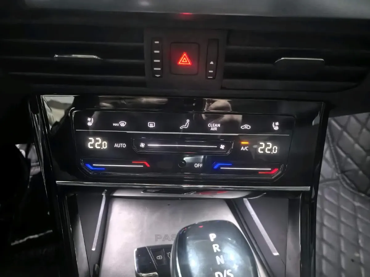 2024 Volkswagen Passat 2.0T 186HP L4 7DCT,autocango,china used car exporter,china ev exporter,chinese used car exporter,chinese used ev exporter