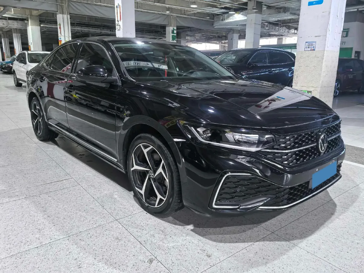 2024 Volkswagen Passat 2.0T 186HP L4 7DCT,autocango,china used car exporter,china ev exporter,chinese used car exporter,chinese used ev exporter