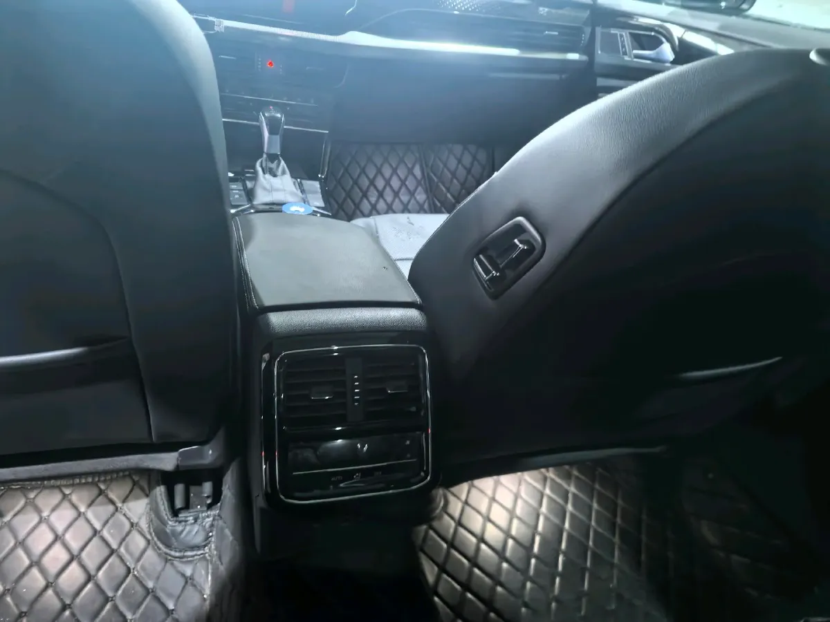 2024 Volkswagen Passat 2.0T 186HP L4 7DCT,autocango,china used car exporter,china ev exporter,chinese used car exporter,chinese used ev exporter