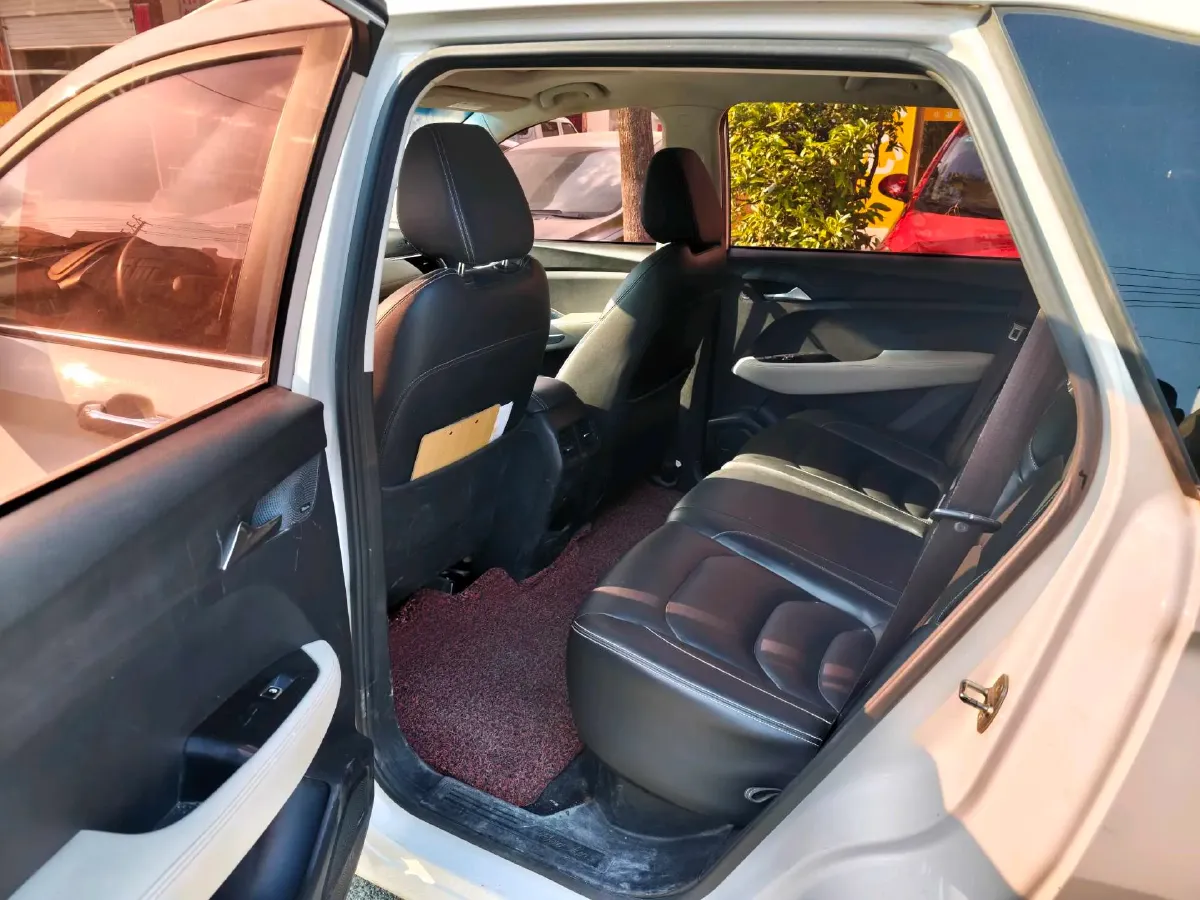 2018 BaoJun 530 1.5T 150HP L4 6DCT,autocango,china used car exporter,china ev exporter,chinese used car exporter,chinese used ev exporter