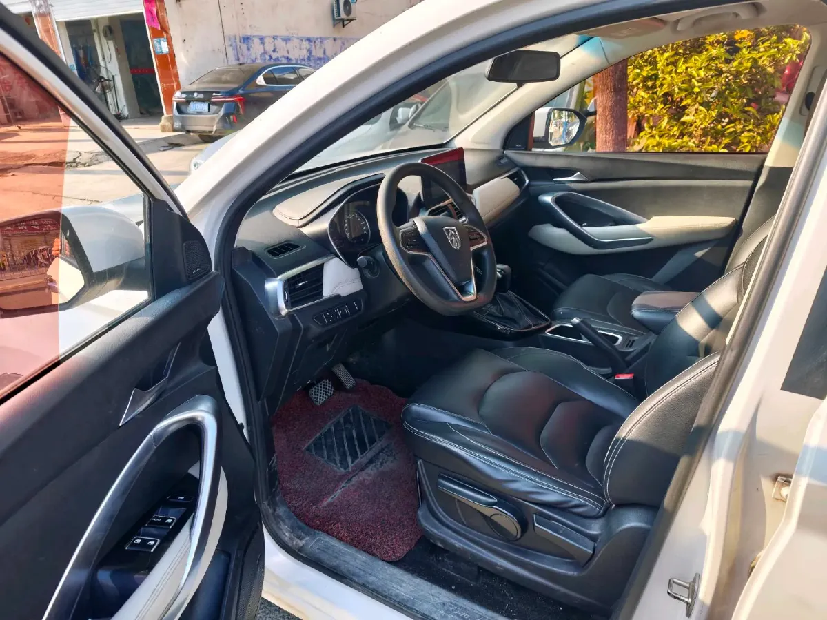 2018 BaoJun 530 1.5T 150HP L4 6DCT,autocango,china used car exporter,china ev exporter,chinese used car exporter,chinese used ev exporter