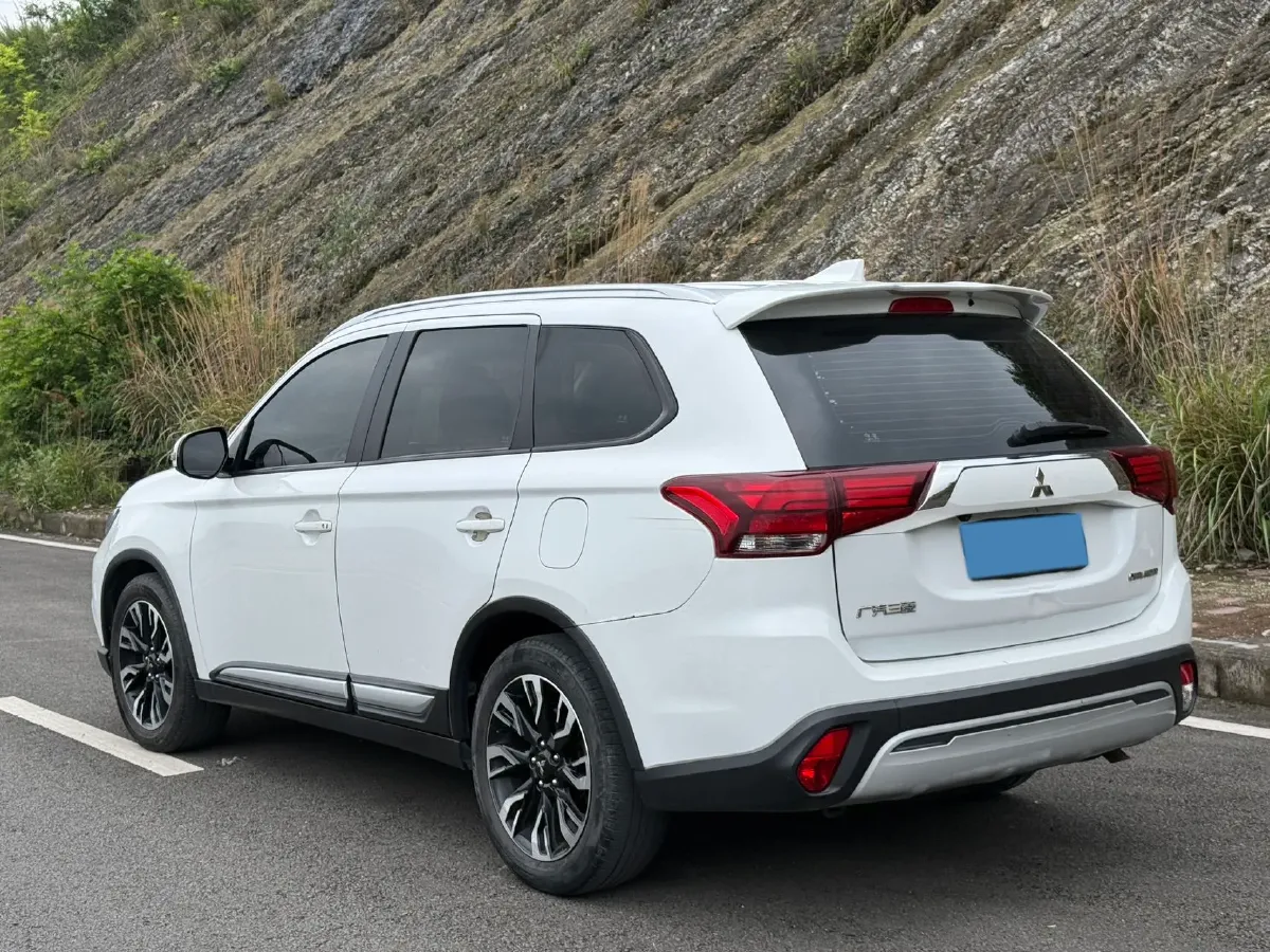 2019 Mitsubishi Outlander 2.0L 166HP L4 CVT,autocango,china used car exporter,china ev exporter,chinese used car exporter,chinese used ev exporter