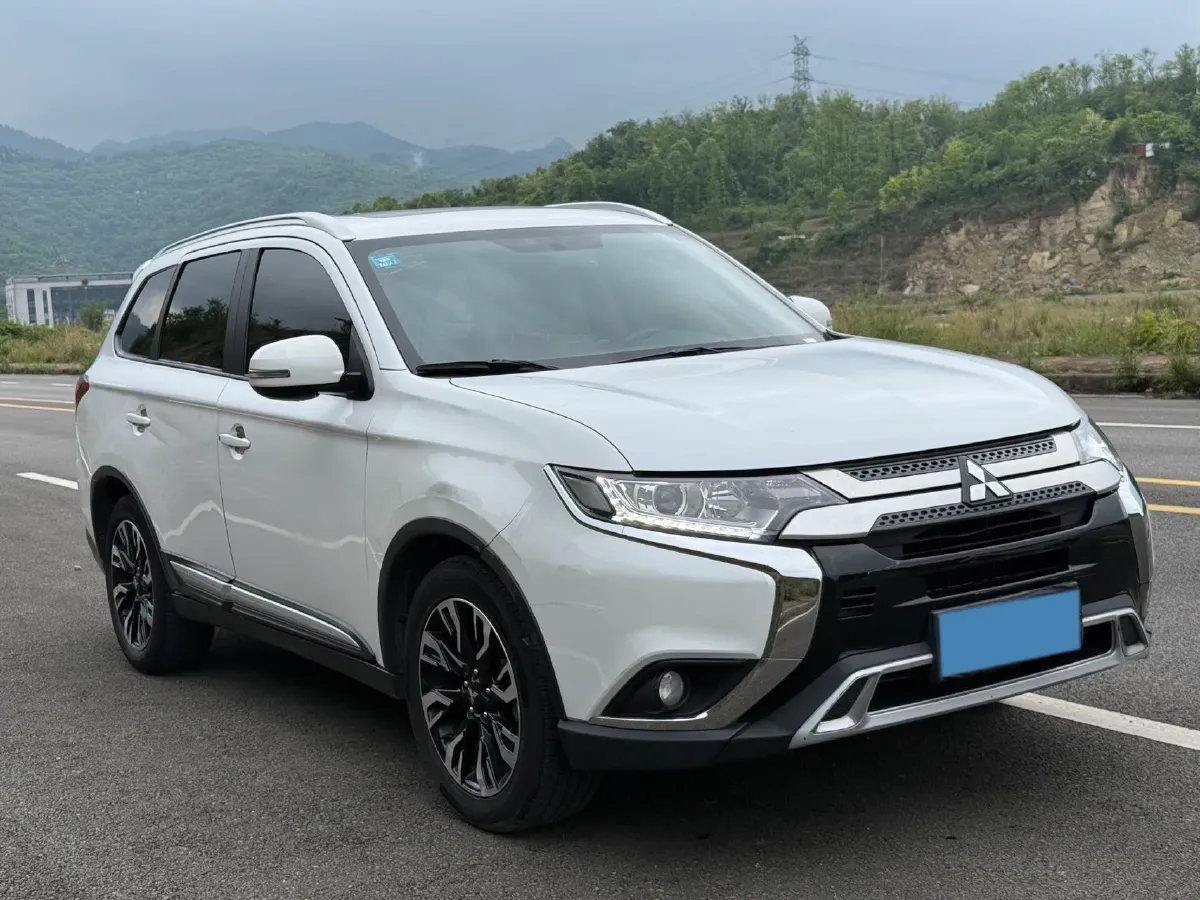 2019 Mitsubishi Outlander 2.0L 166HP L4 CVT,autocango,china used car exporter,china ev exporter,chinese used car exporter,chinese used ev exporter