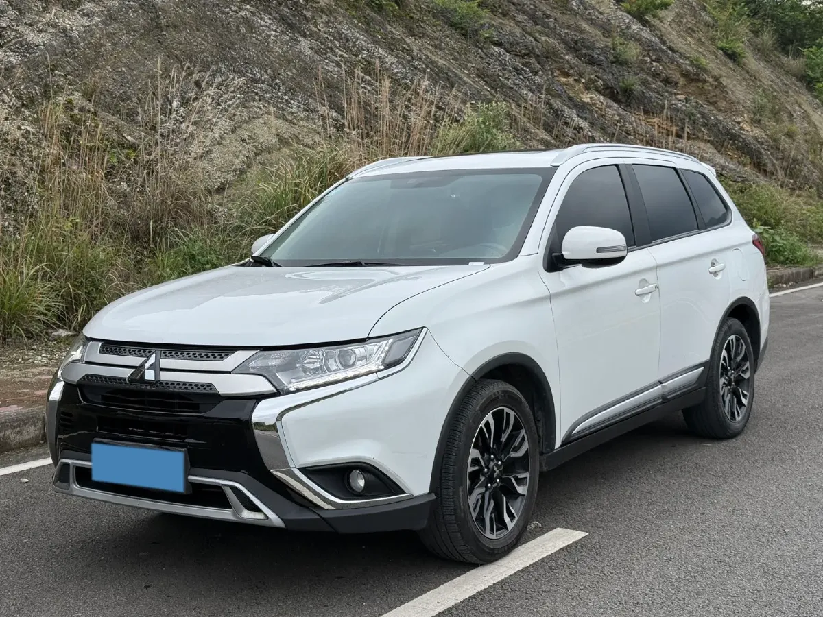 2019 Mitsubishi Outlander 2.0L 166HP L4 CVT,autocango,china used car exporter,china ev exporter,chinese used car exporter,chinese used ev exporter