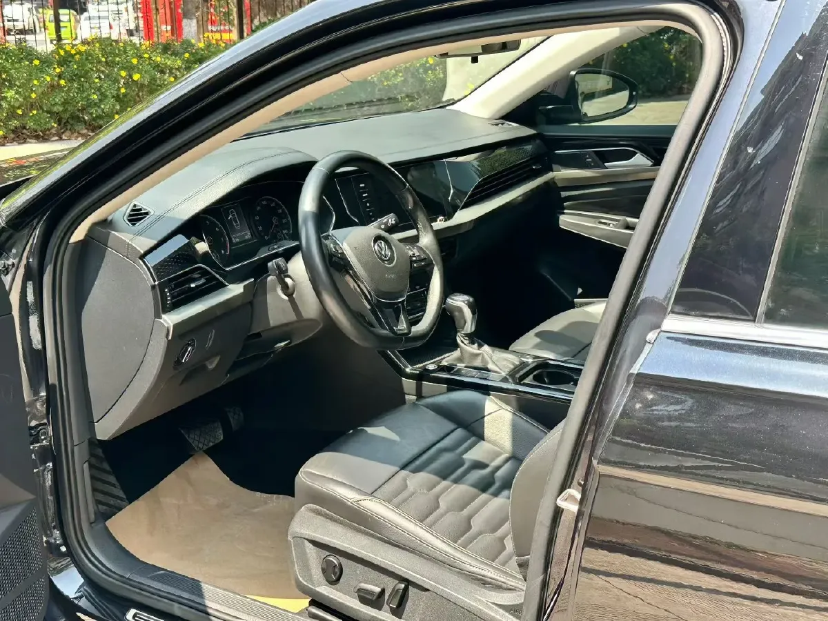 2020 Volkswagen Passat 2.0T 186HP L4 7DCT,autocango,china used car exporter,china ev exporter,chinese used car exporter,chinese used ev exporter