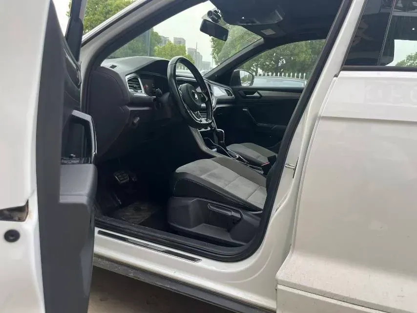2021 Volkswagen T-Roc 1.4T 150HP L4 7DCT,autocango,china used car exporter,china ev exporter,chinese used car exporter,chinese used ev exporter