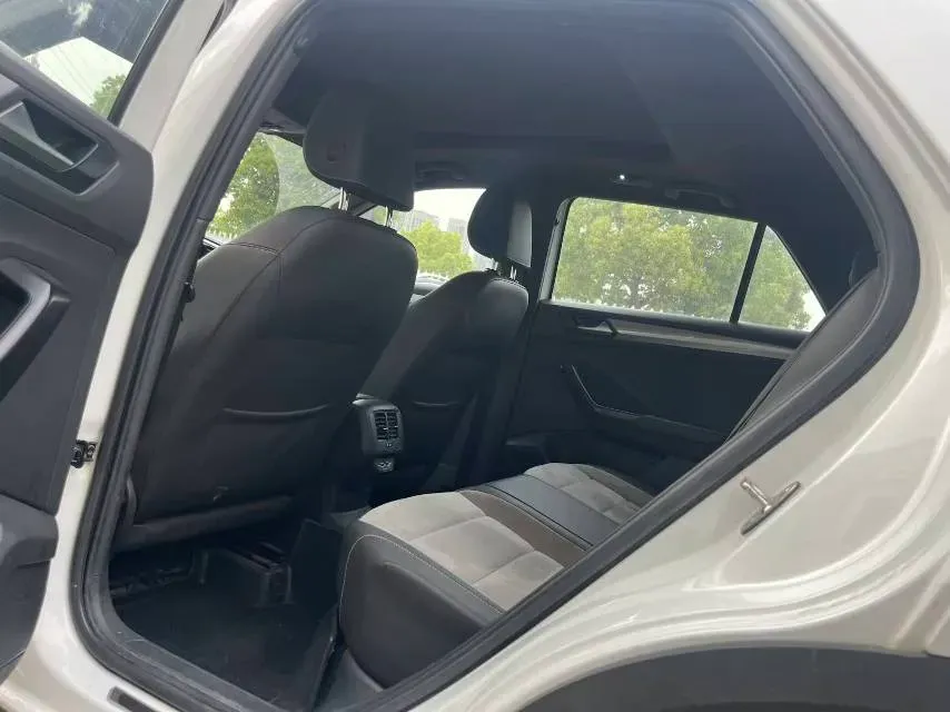 2021 Volkswagen T-Roc 1.4T 150HP L4 7DCT,autocango,china used car exporter,china ev exporter,chinese used car exporter,chinese used ev exporter