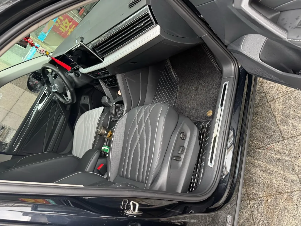 2023 Volkswagen Tiguan L 2.0T 186HP L4 7DCT,autocango,china used car exporter,china ev exporter,chinese used car exporter,chinese used ev exporter