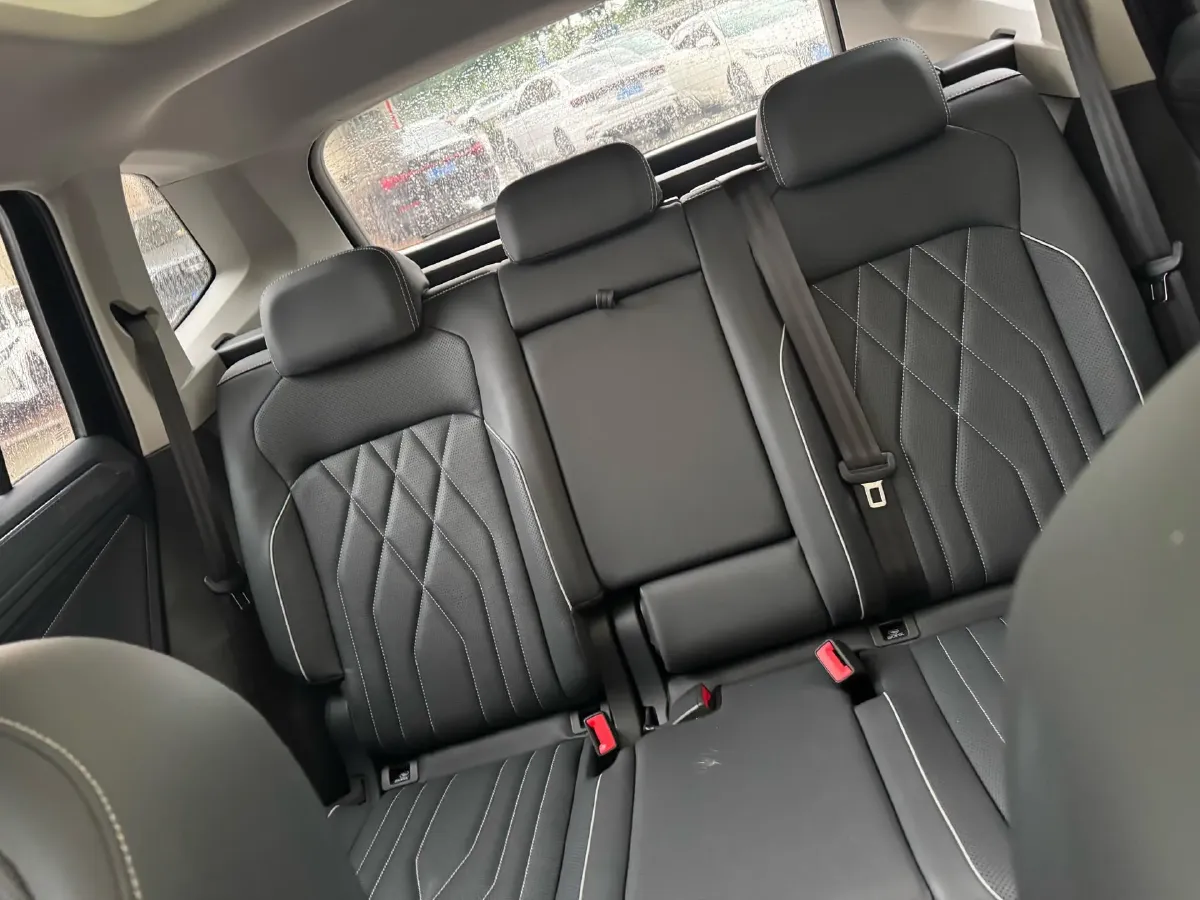 2023 Volkswagen Tiguan L 2.0T 186HP L4 7DCT,autocango,china used car exporter,china ev exporter,chinese used car exporter,chinese used ev exporter