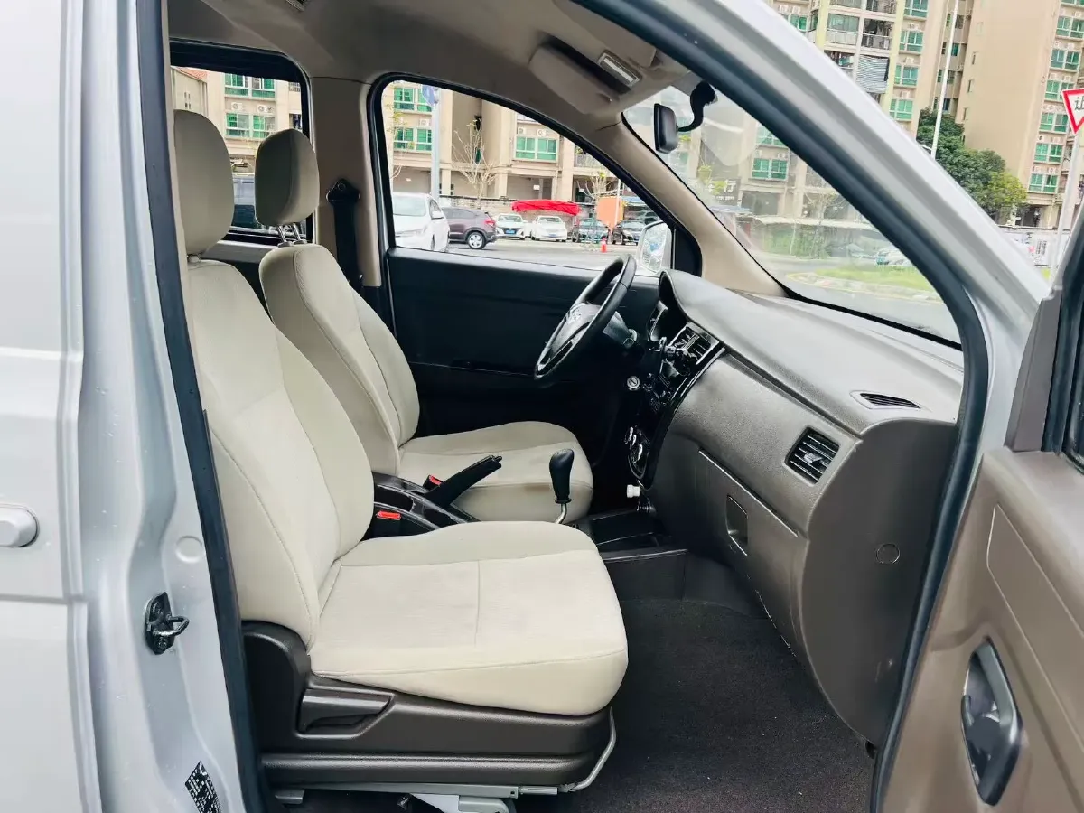 2016 WuLing RongGuang V 1.5L 112HP L4 5MT,autocango,china used car exporter,china ev exporter,chinese used car exporter,chinese used ev exporter